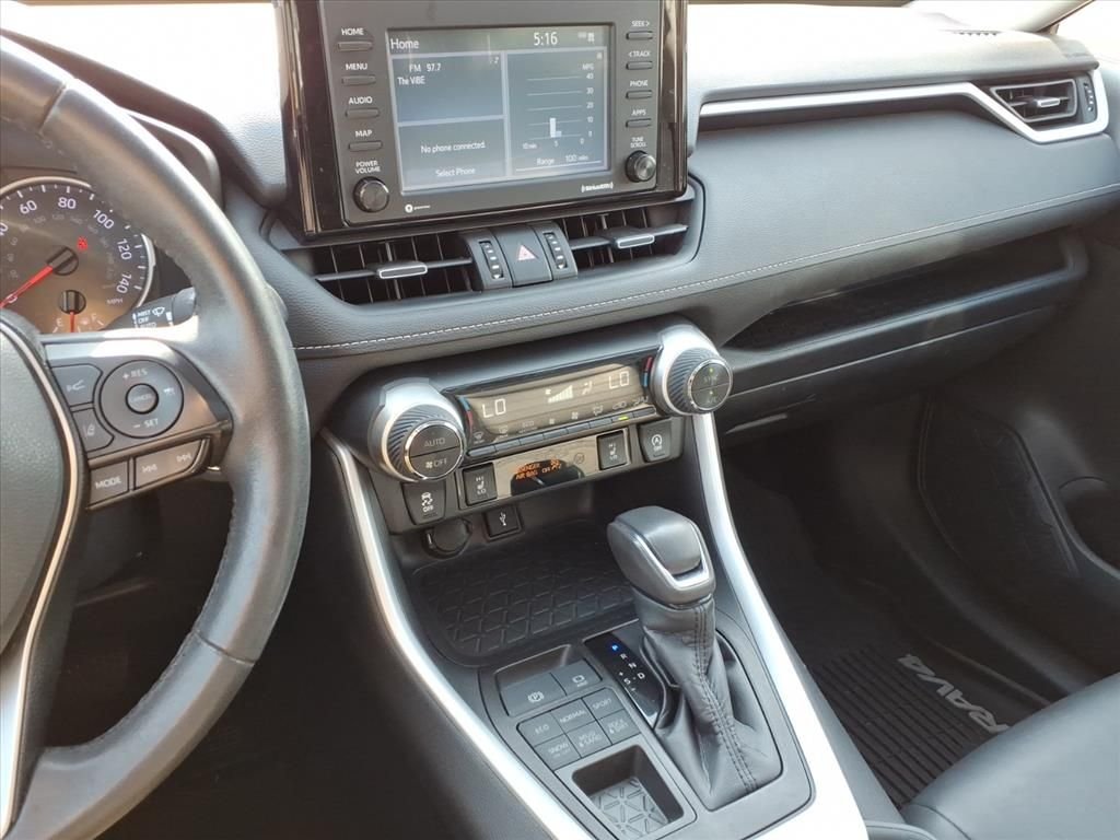 Used 2020 Gray Toyota XLE Premium image 26