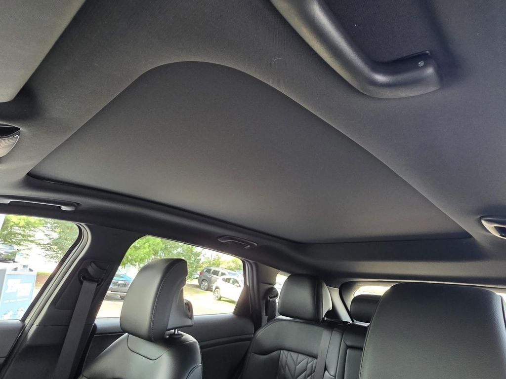 Used 2024 White Kia X-Line image 9