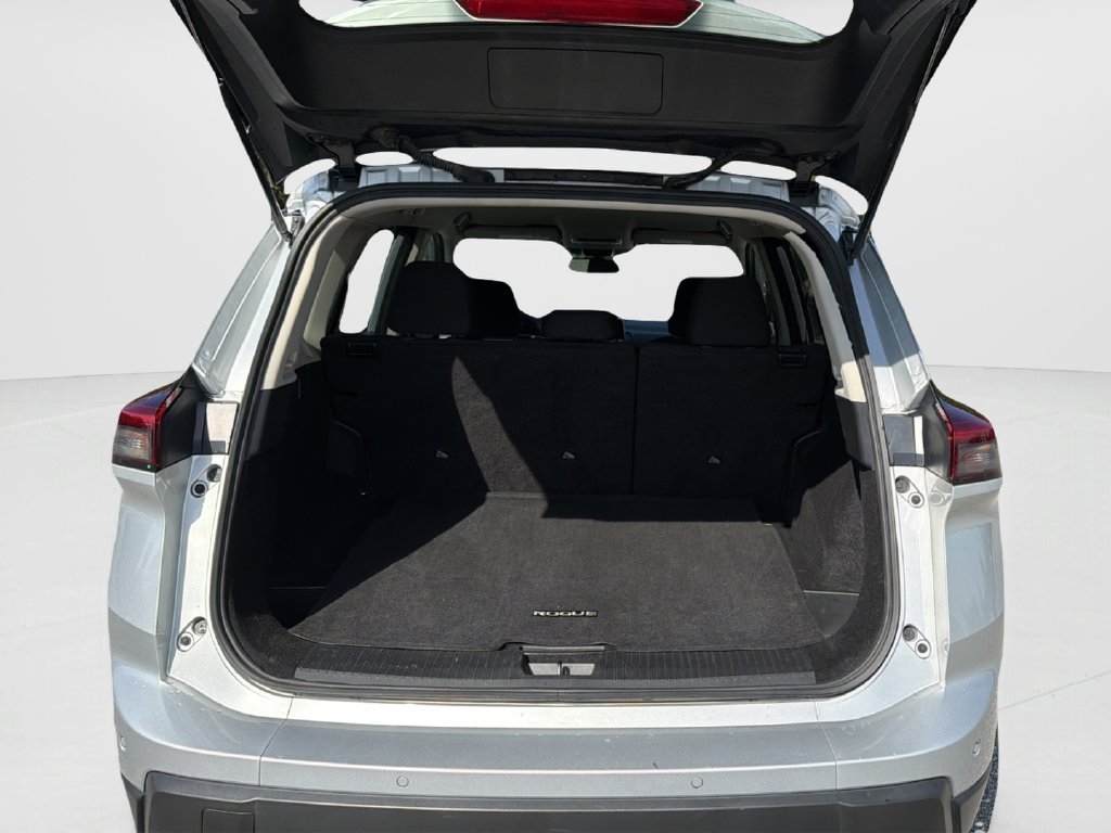 Used 2024 Silver Nissan S image 13