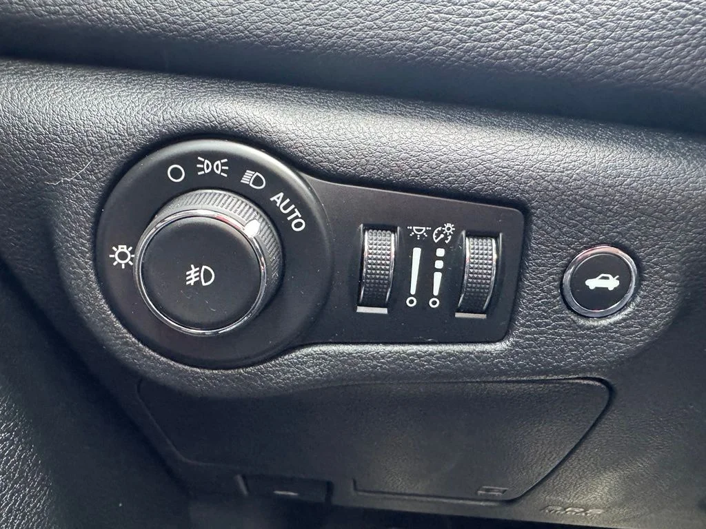 Used 2016 Red Chrysler S image 22