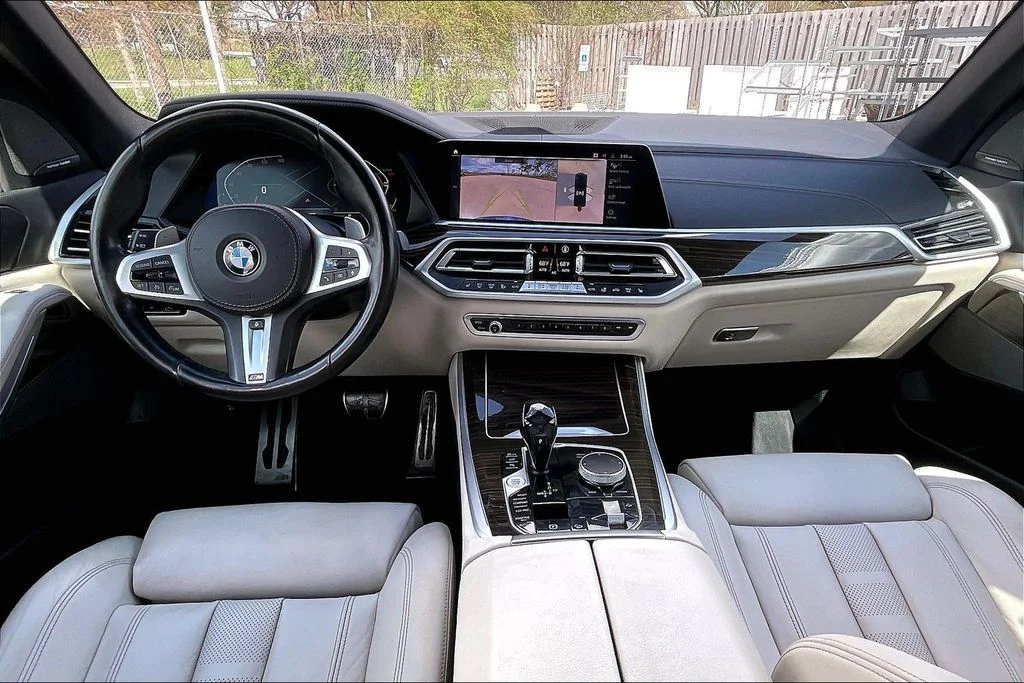Used 2021 Black BMW xDrive40i image 15