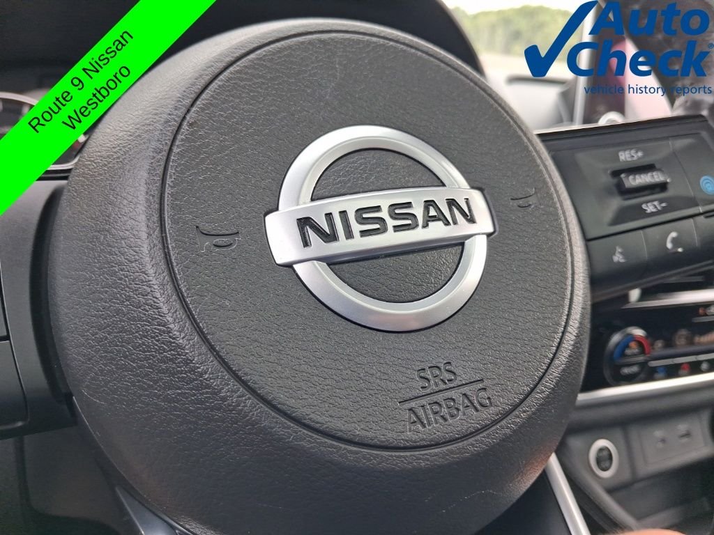Used 2021 White Nissan SL image 21