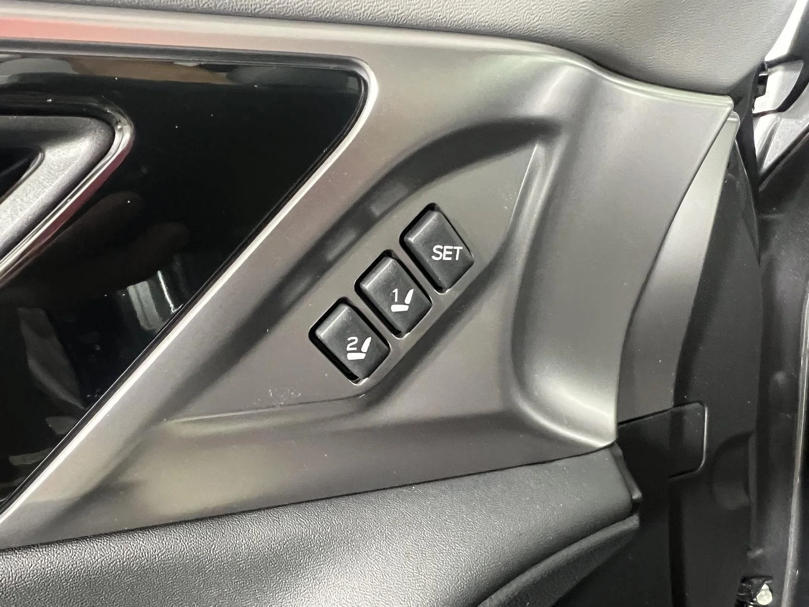 Used 2025 Magnetite Gray Metallic Subaru Limited image 18