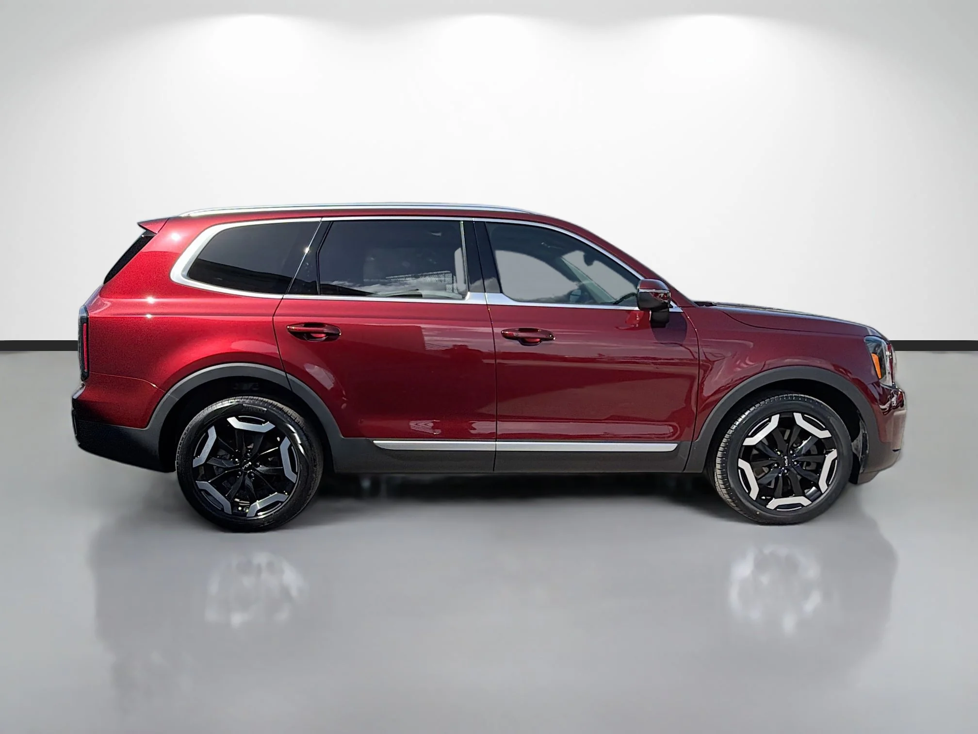 Used 2024 Dawning Red Kia EX image 2