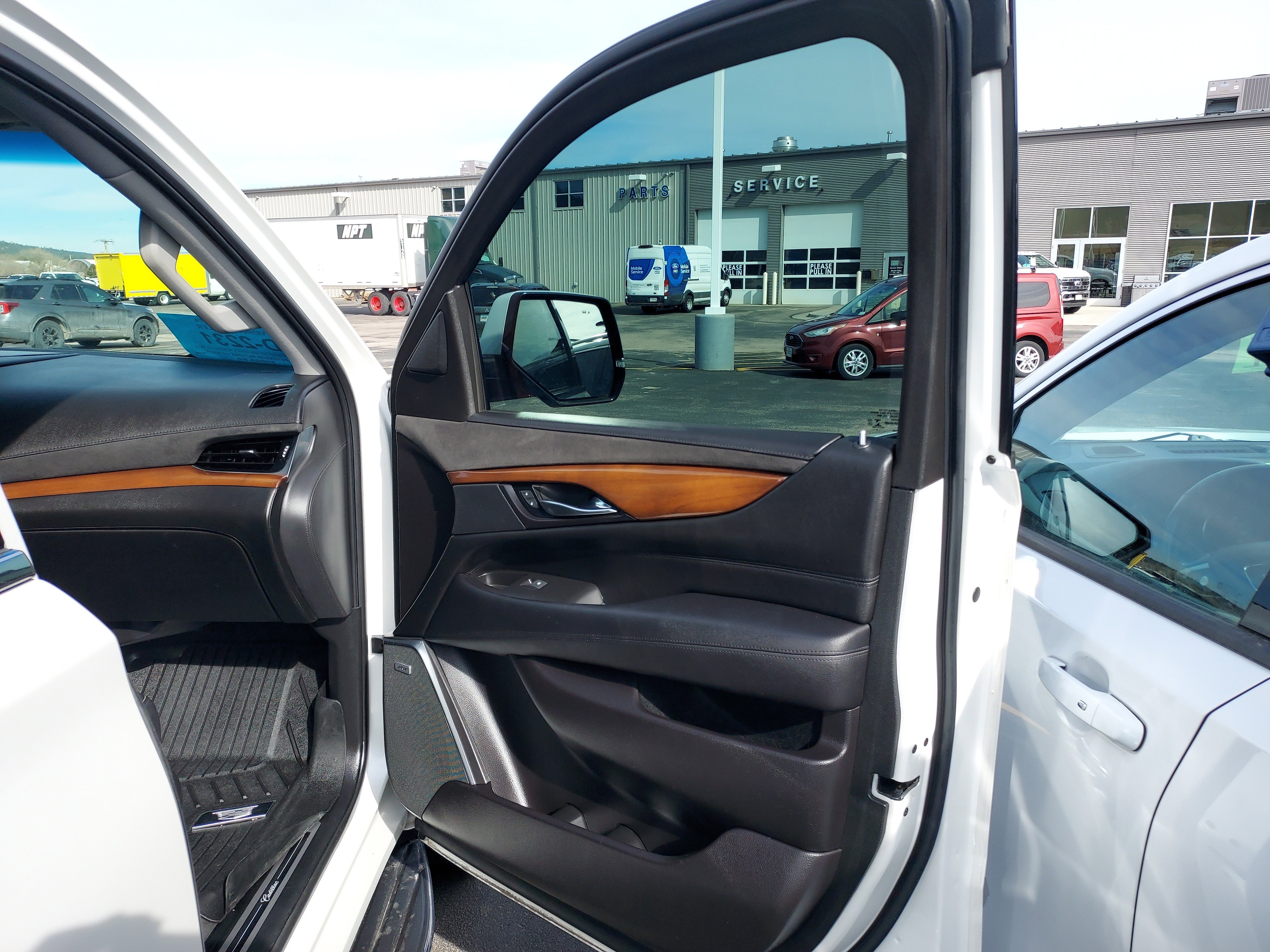 Used 2020 Crystal White Tricoat Cadillac Luxury image 23
