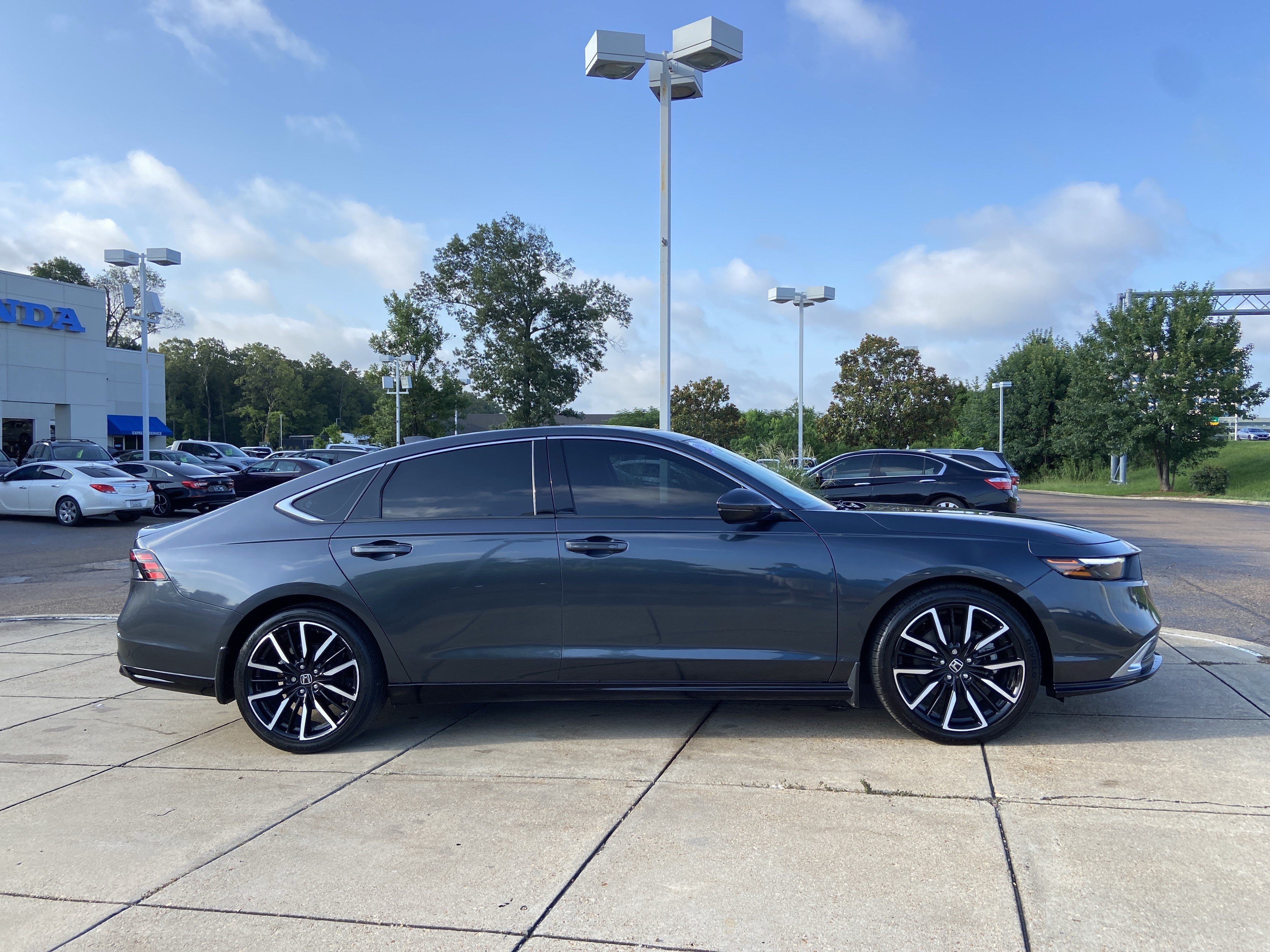 Used 2023 Meteorite Gray Metallic Honda Touring image 13