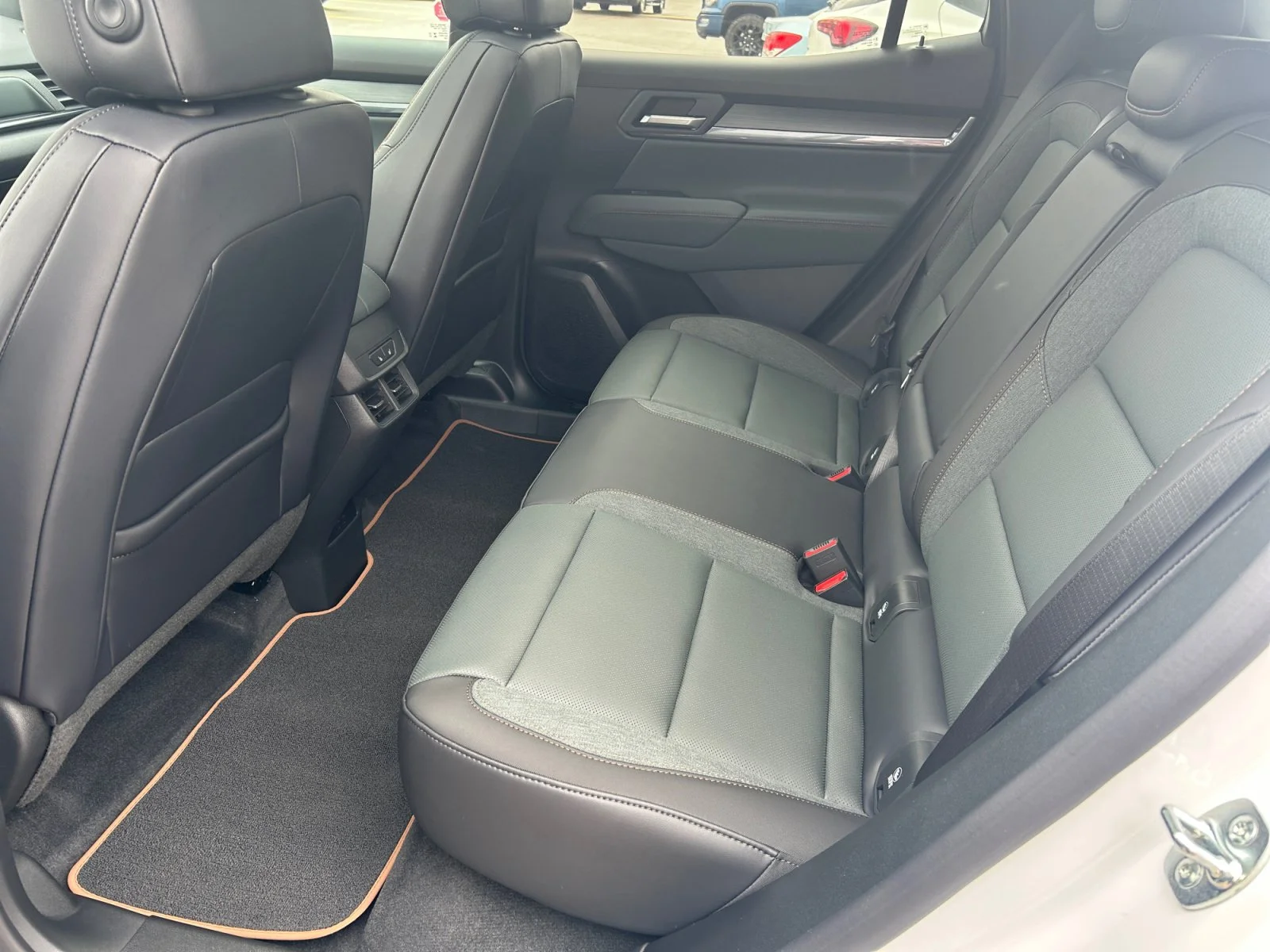New 2027 Summit White GMC AWD AT4 image 19