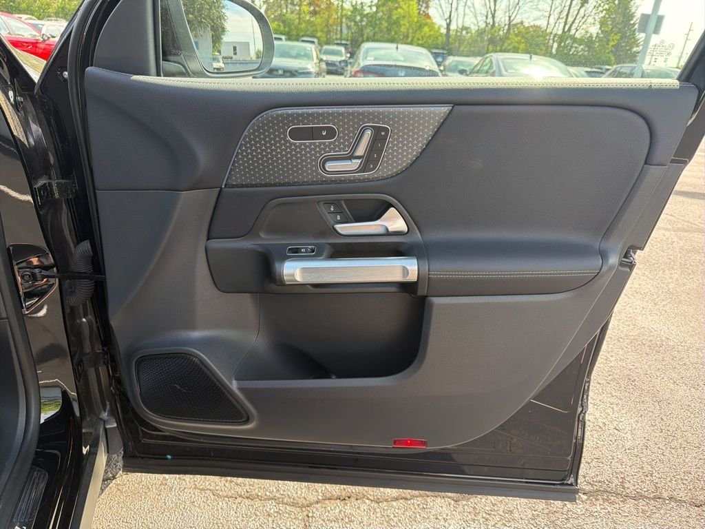 2025 Mercedes-Benz GLB Base - Photo 25