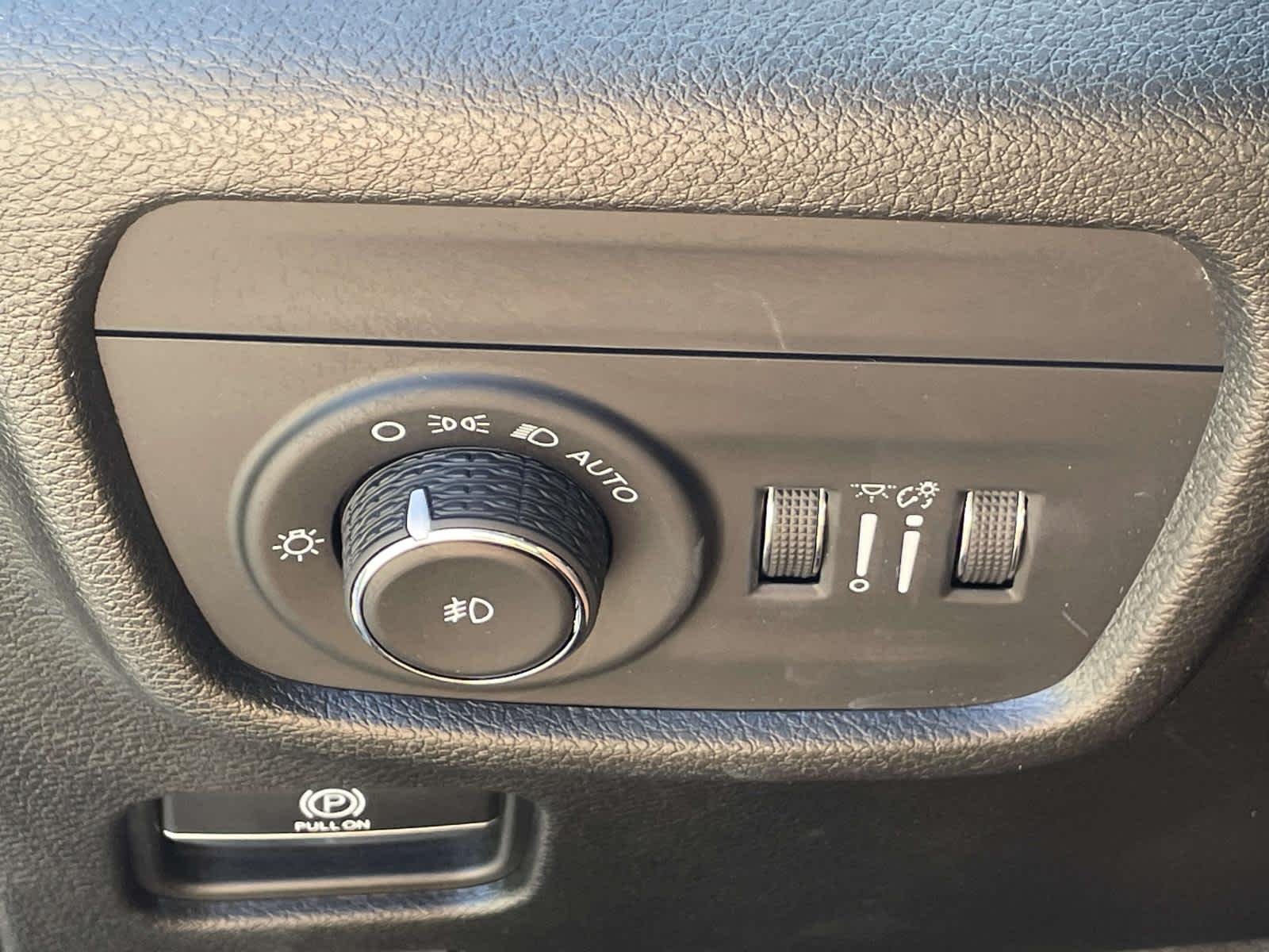 Used 2022 Diamond Black Crystal Pearlcoat Jeep Limited image 34