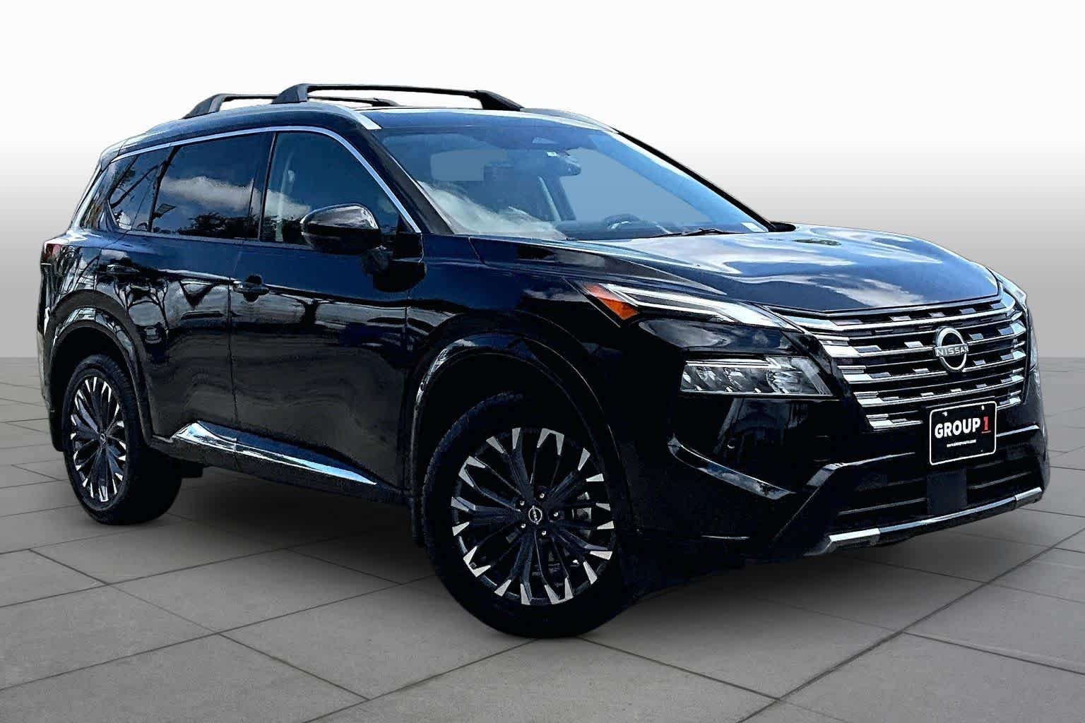 Used 2025 Super Black Nissan Platinum image 3