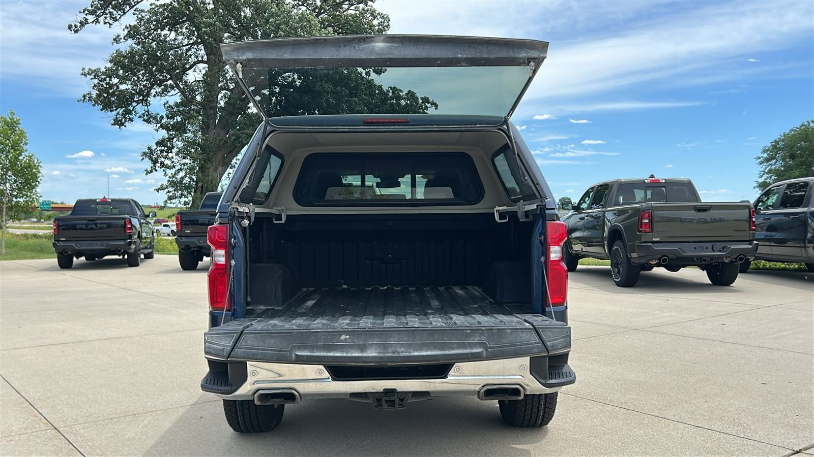 Used 2022 Blue Chevrolet LTZ image 17