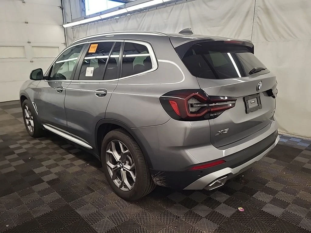 Used 2023  BMW xDrive30i image 4
