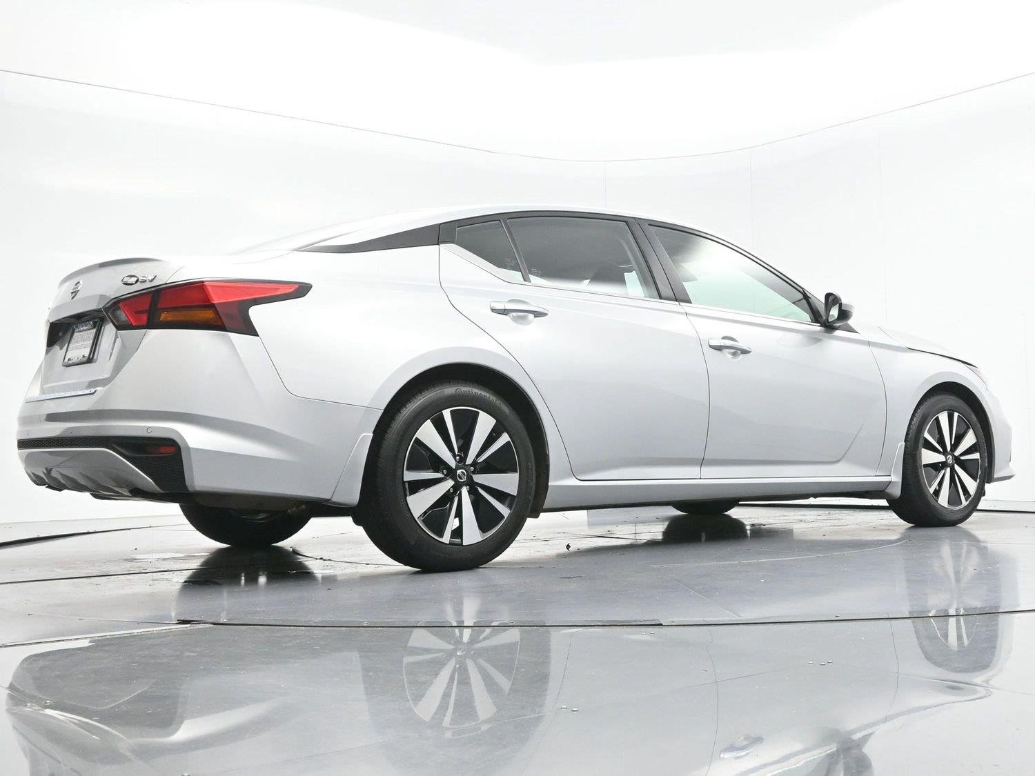 Used 2022 Brilliant Silver Metallic Nissan 2.5 SV image 44