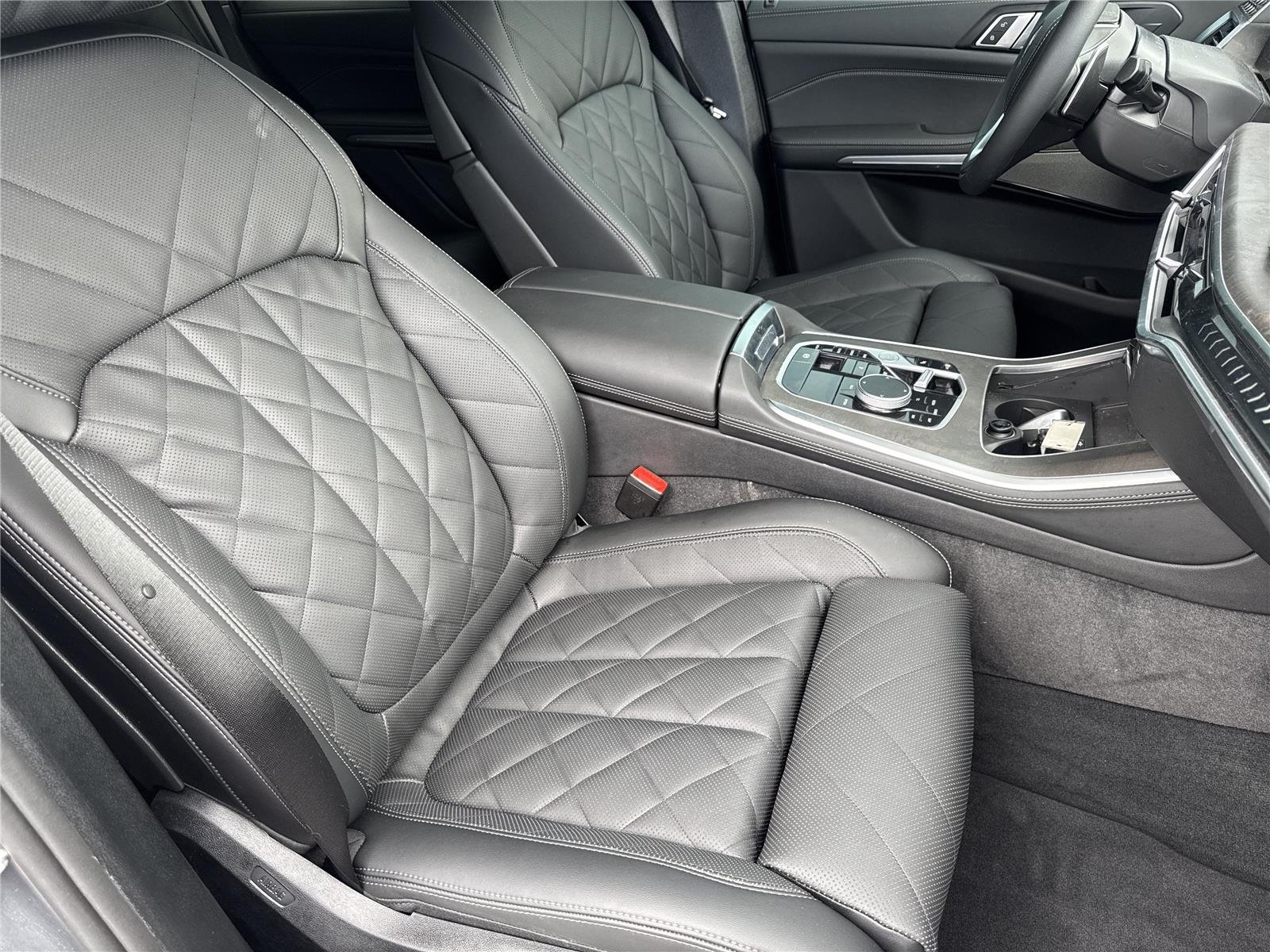 Used 2026 Skyscraper Grey Metallic BMW sDrive40i image 36
