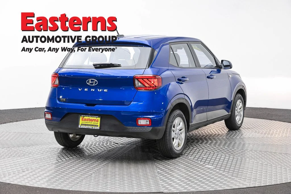 Used 2023 Blue Hyundai SE image 5