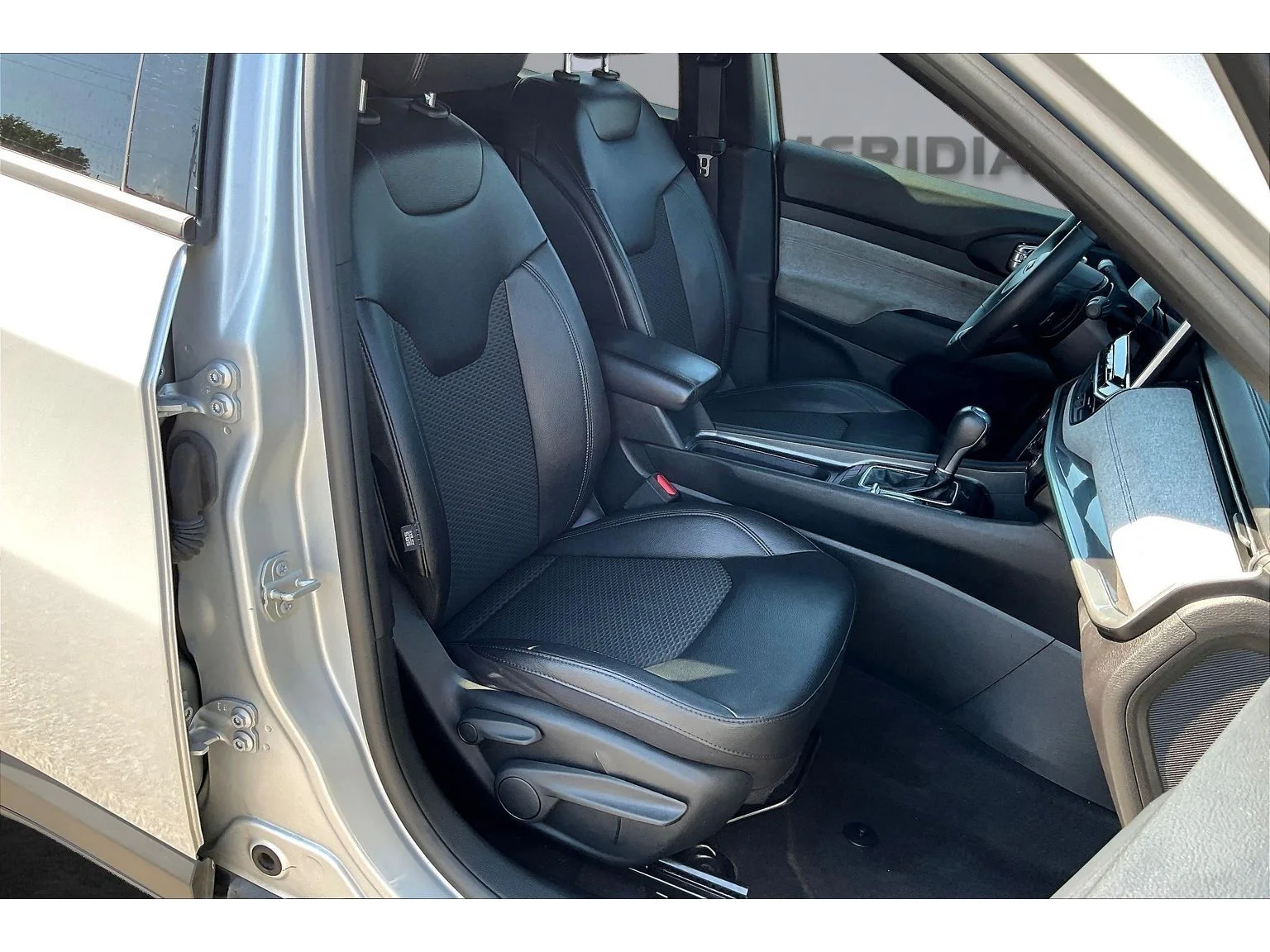 Used 2024 Silver Jeep Latitude image 6