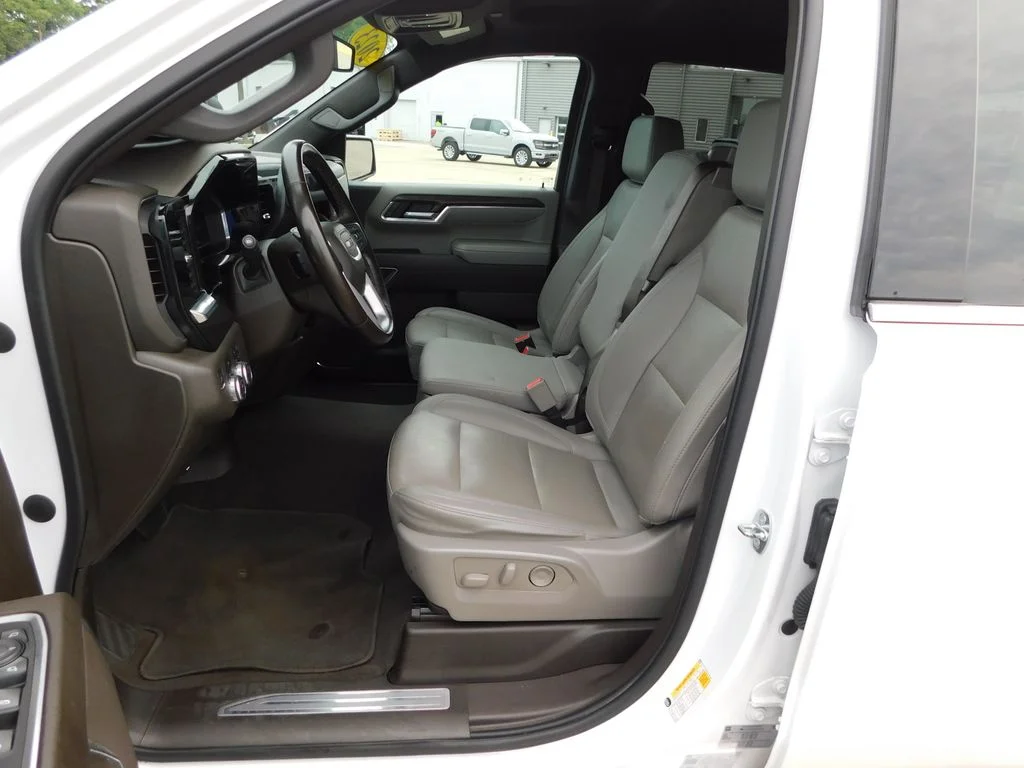 Used 2023 White GMC SLT image 18