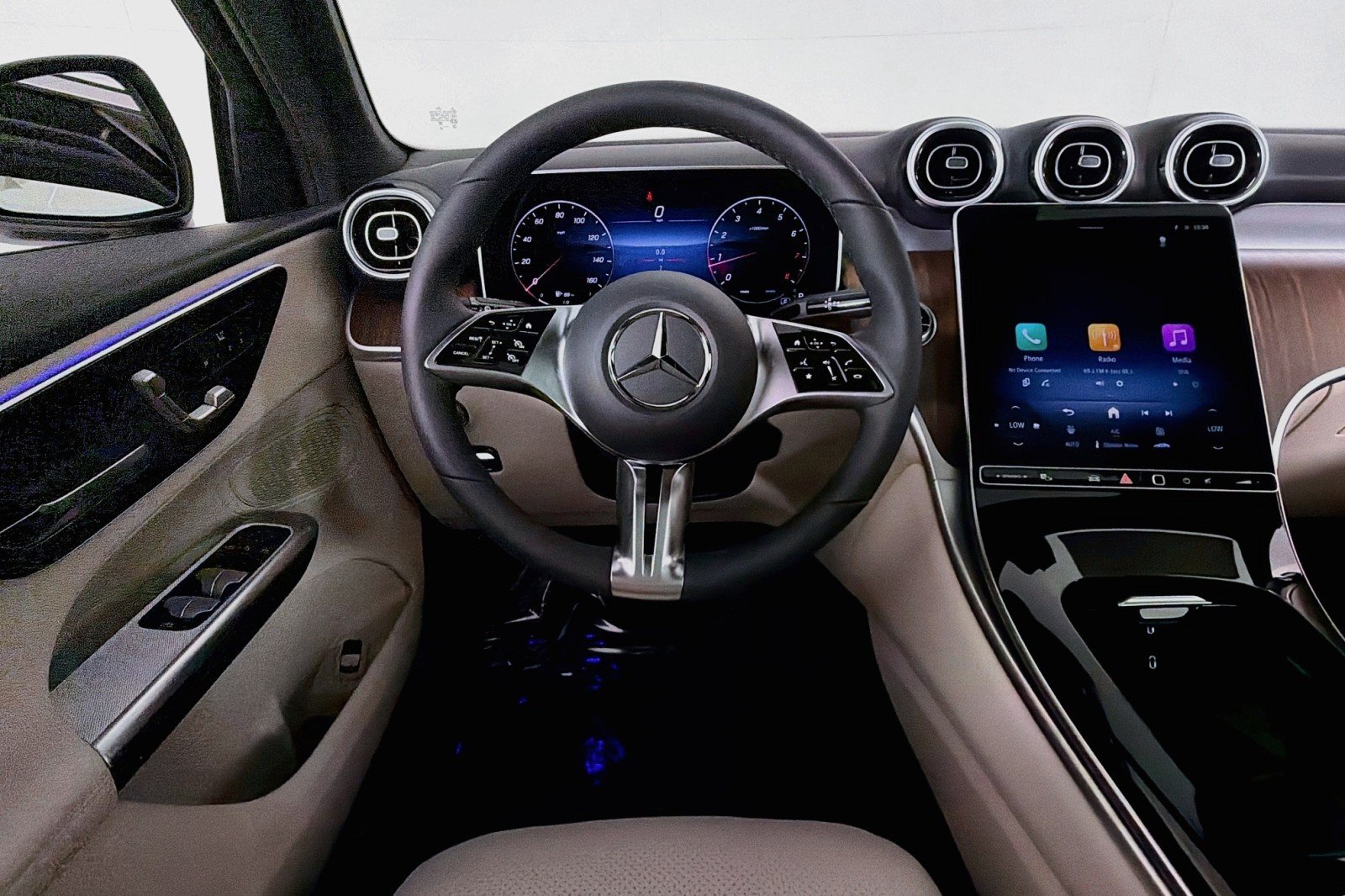 New 2026 Polar White Mercedes-Benz GLC 300 SUV image 4