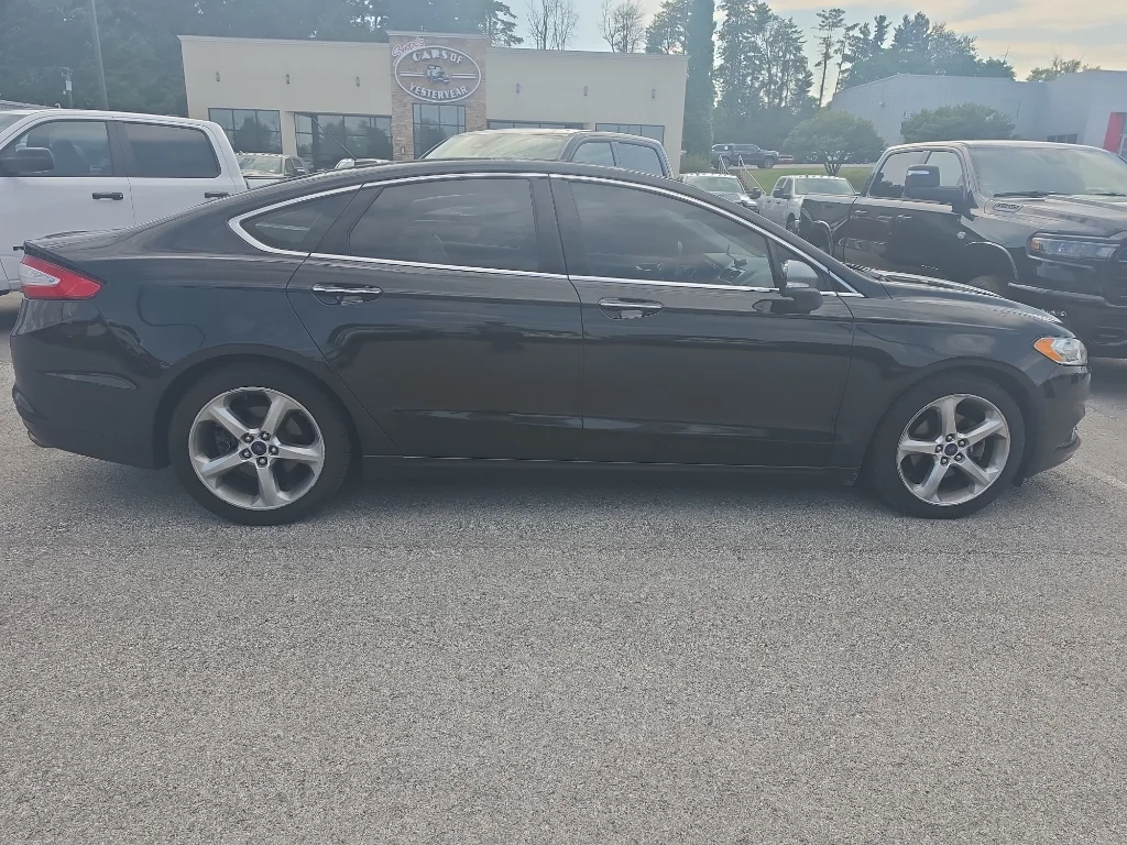 Used 2015 Tuxedo Black Ford SE image 2
