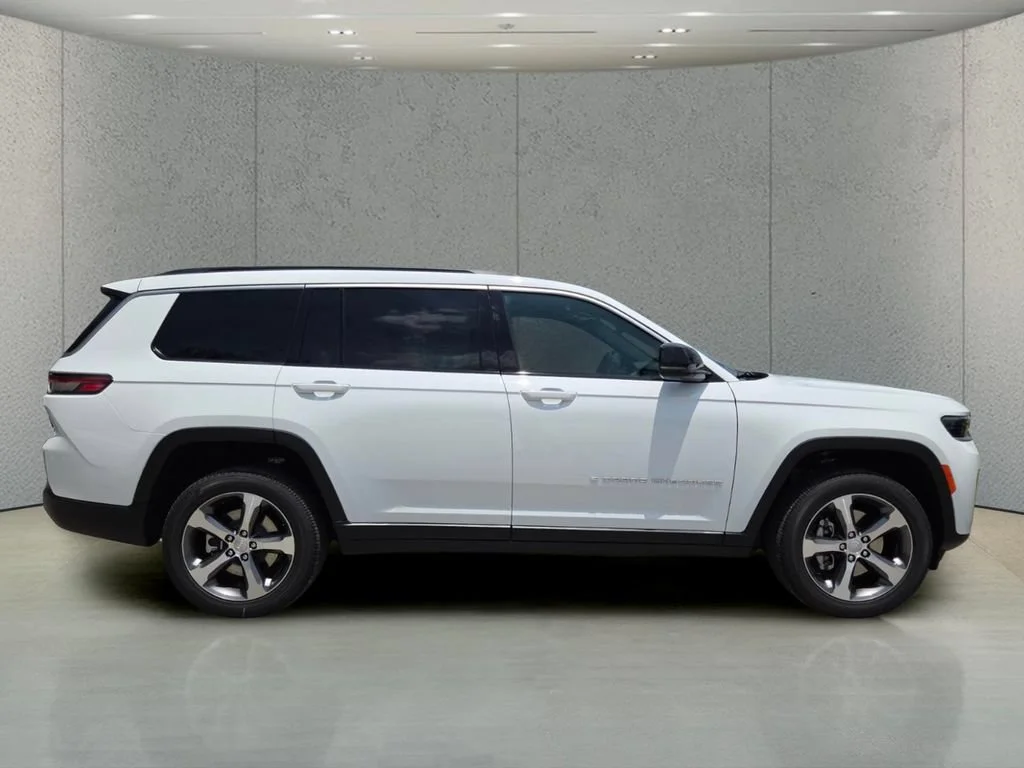 New 2026 Bright White Clear-Coat Exterior Paint Jeep Limited image 2