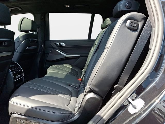 New 2027 Black Sapphire Metallic BMW M60i image 9