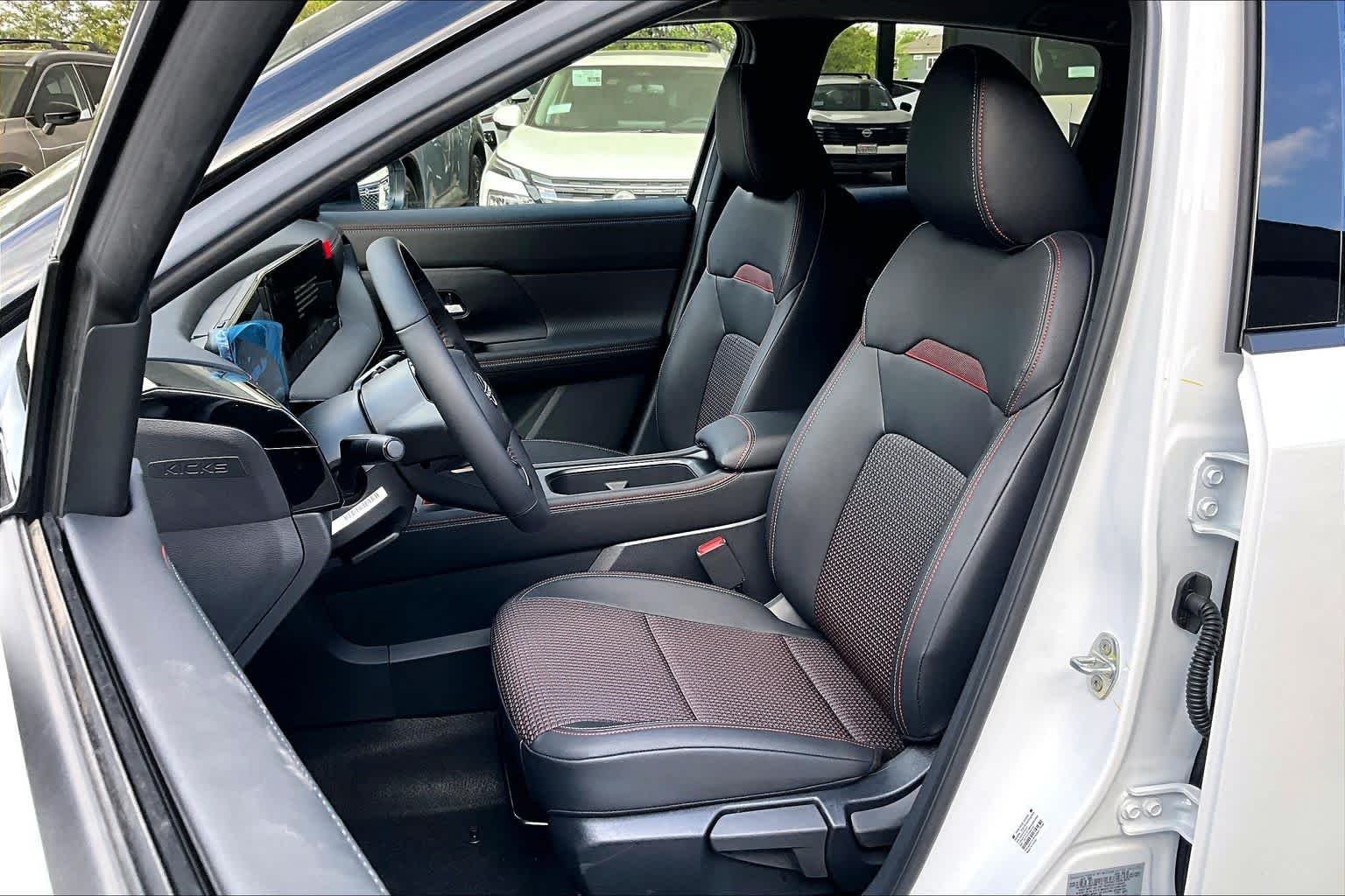 New 2026 Aspen White TriCoat / Super Black Two-tone Nissan SR image 15