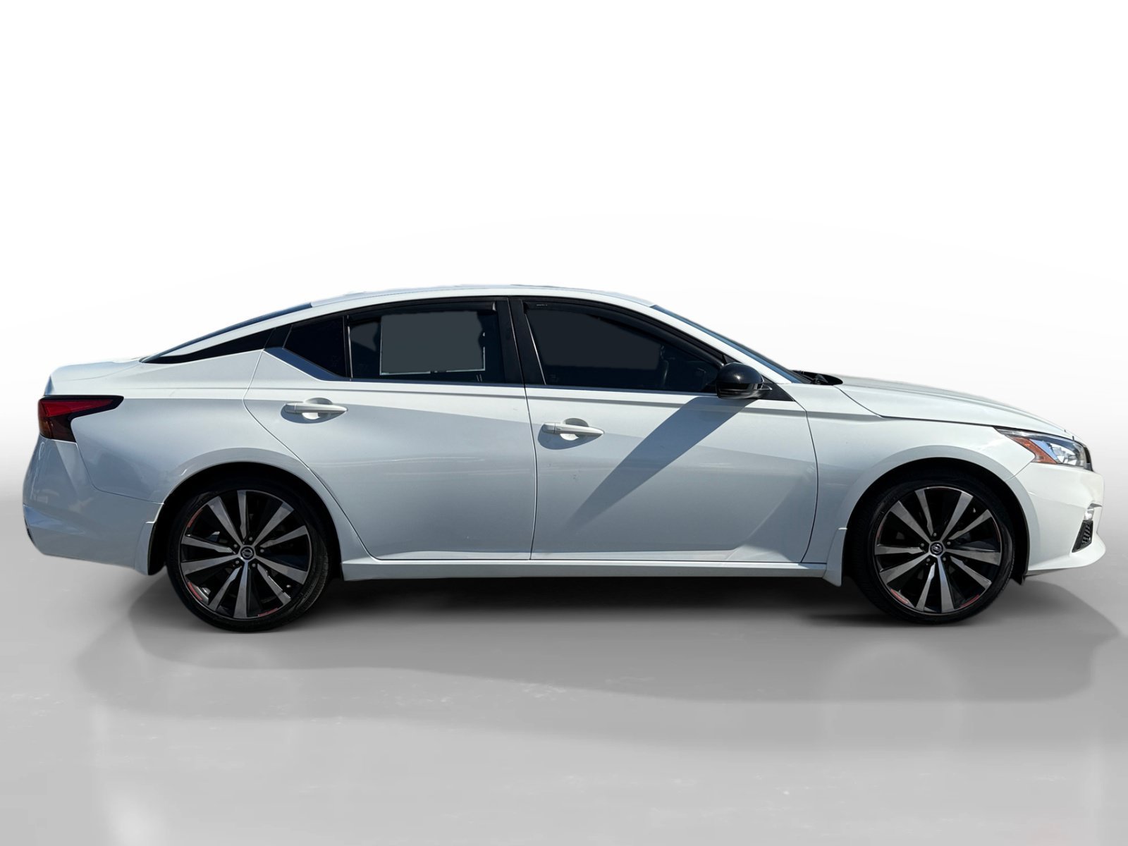 Used 2022 Pearl White Tricoat NISSAN 2.0 SR image 6