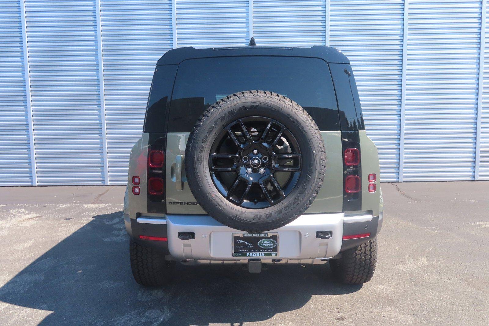 Used 2024 Pangea Green Metallic Land Rover S image 10