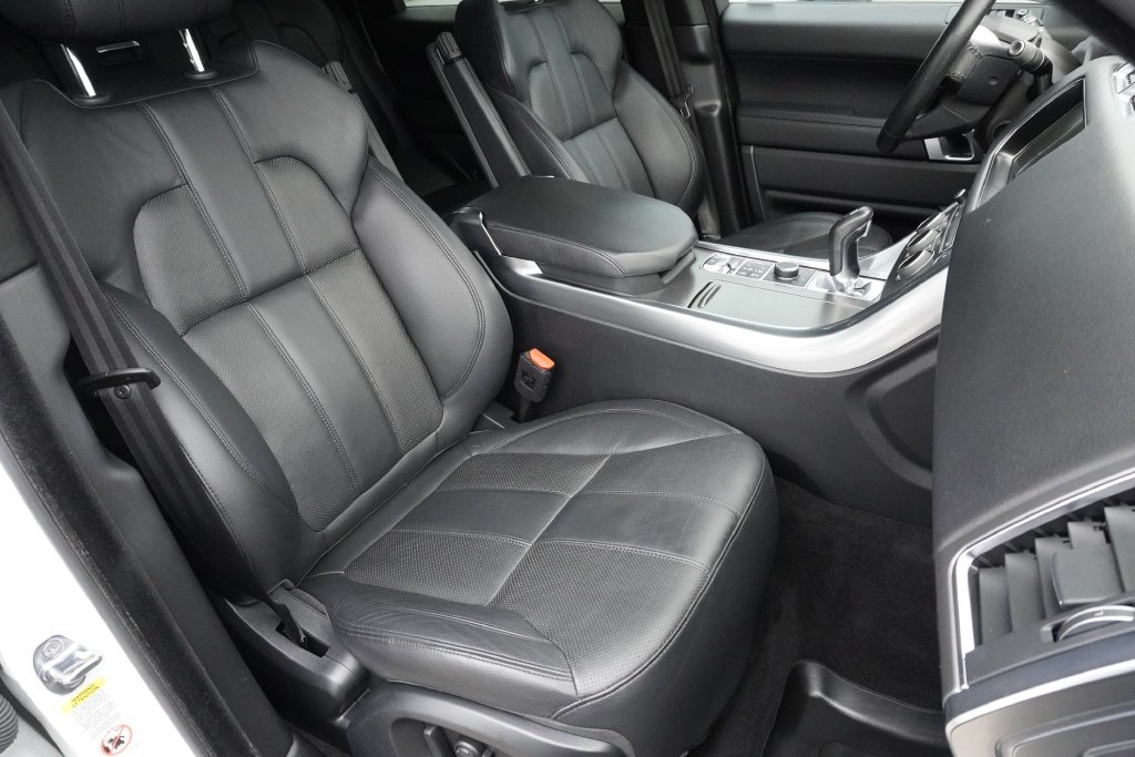 Used 2017 White Land Rover SE image 24