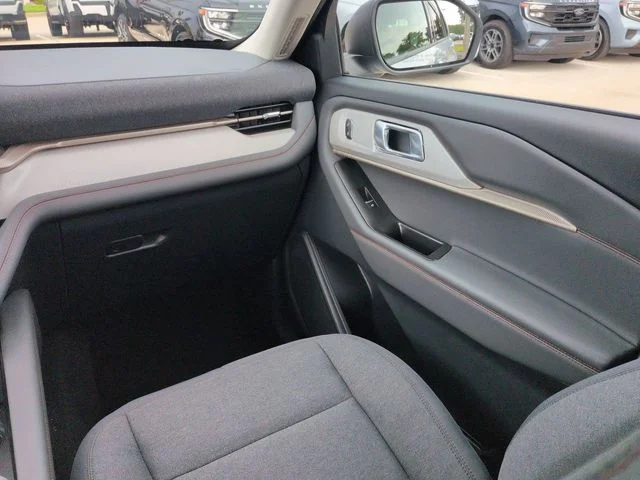 New 2026 Space White Metallic Ford Active image 17