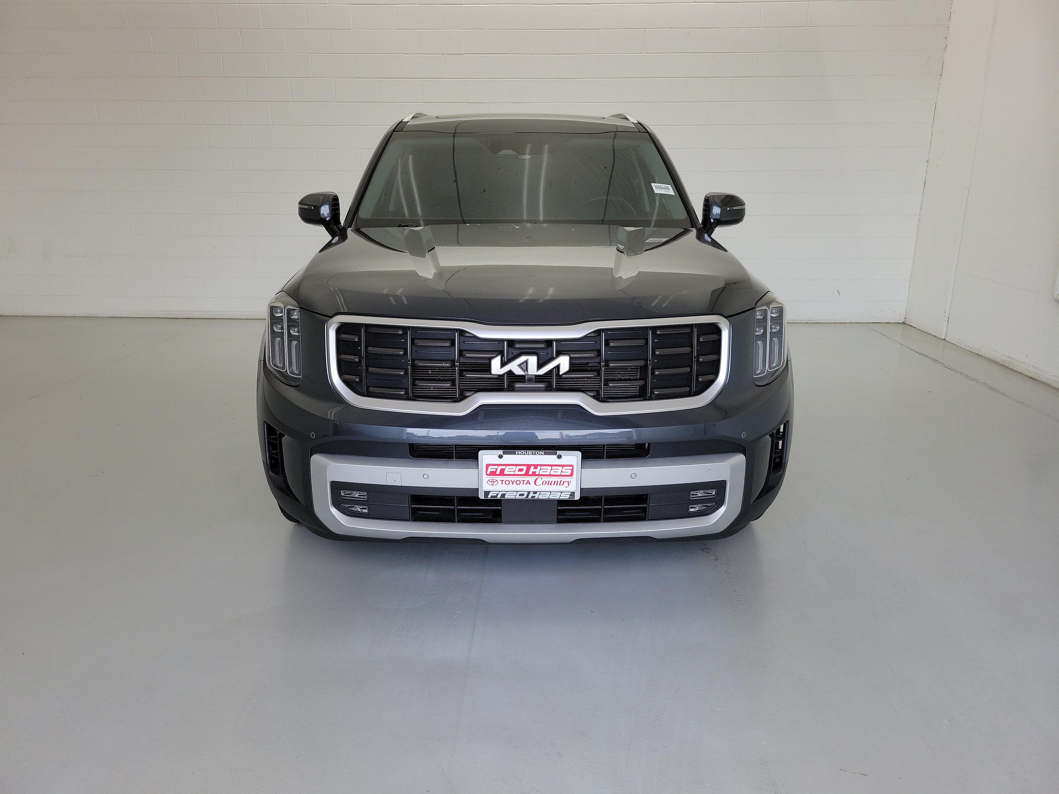 Used 2024 Gravity Gray Kia SX image 3
