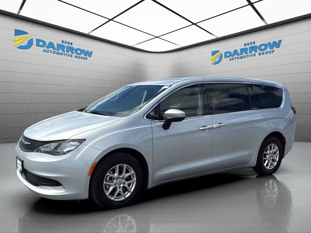 2022 Chrysler Voyager LX's photo