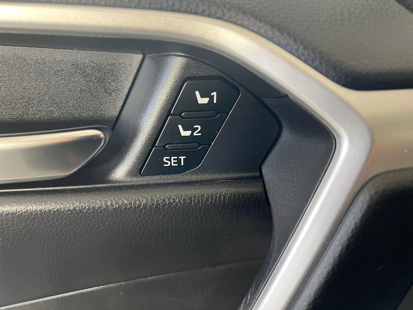 Used 2022 Magnetic Gray Metallic Toyota XLE Premium image 10