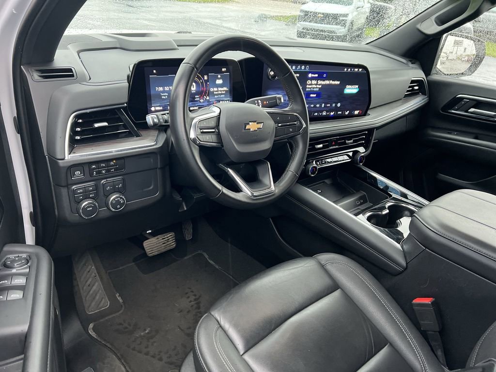 Used 2025 Summit White Chevrolet LT image 10