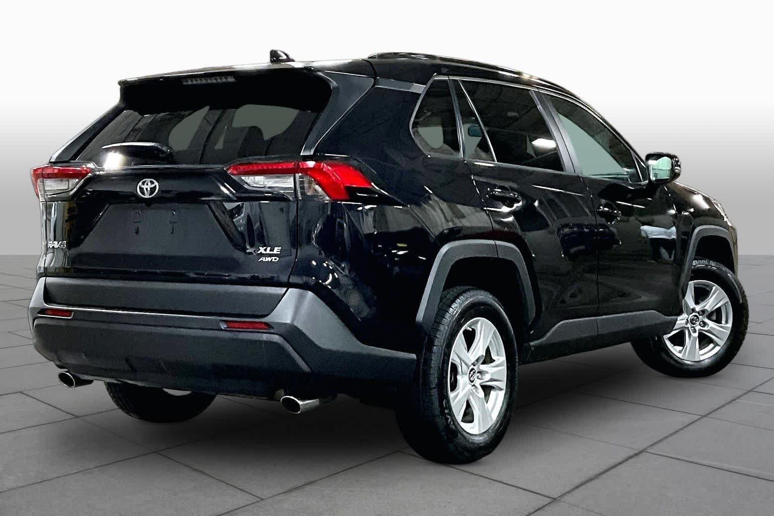 Used 2019 Midnight Black Metallic Toyota XLE image 13