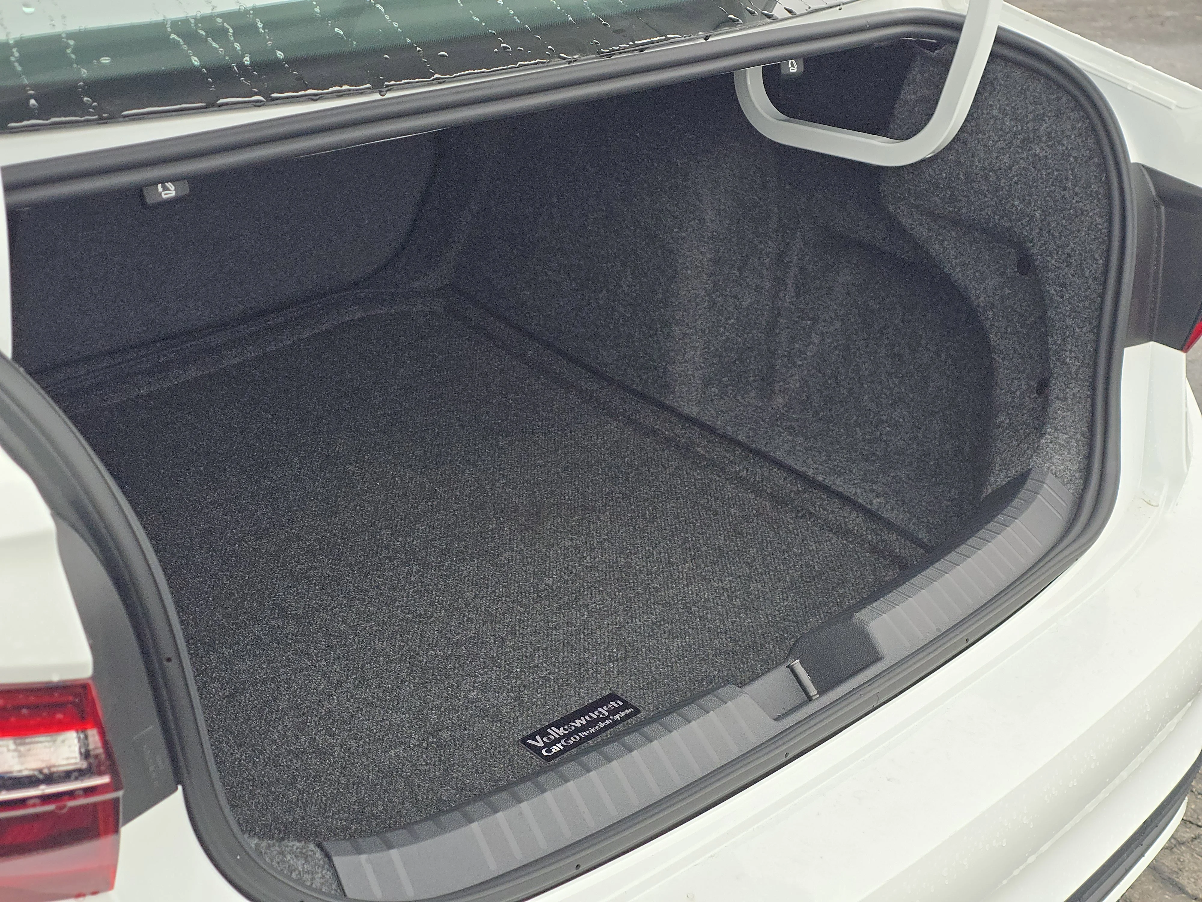 New 2026 Opal White Pearl Volkswagen SE image 15