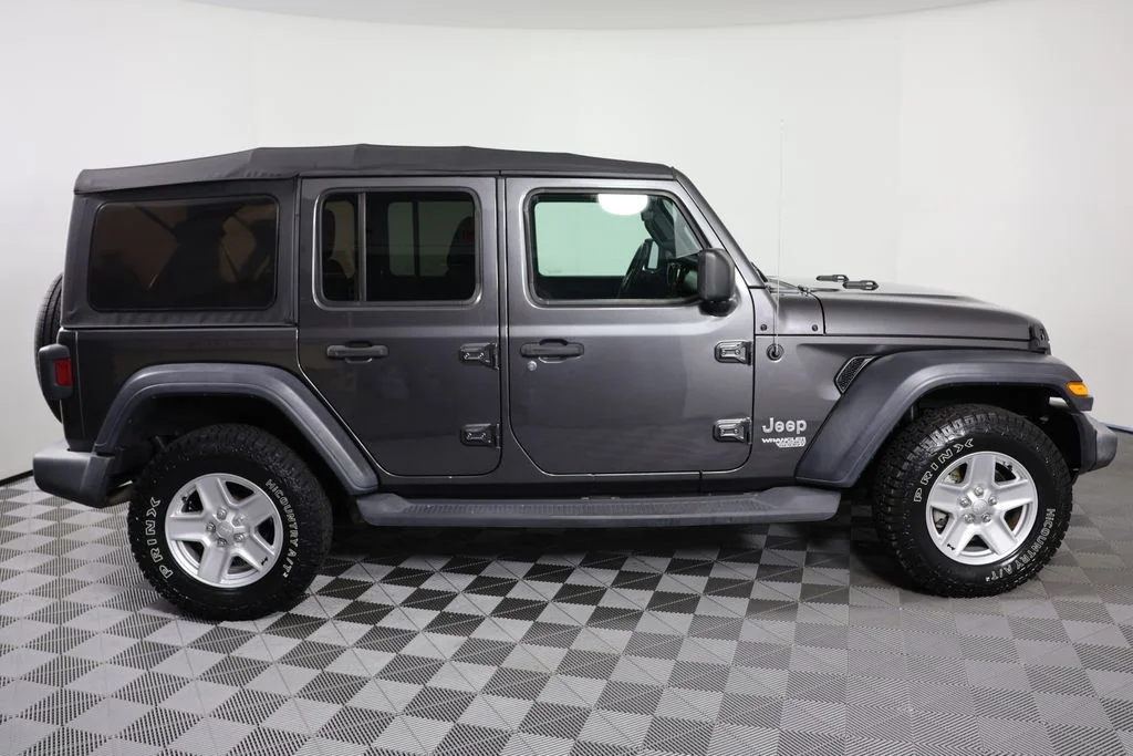 Used 2018 Gray Jeep Unlimited Sport S image 9