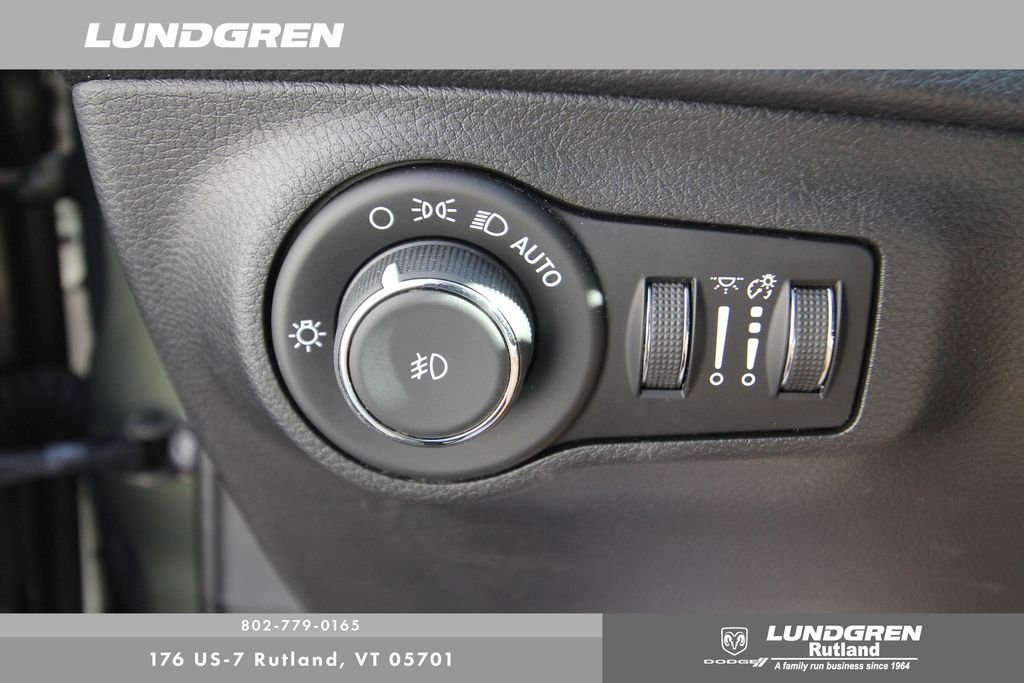 Used 2020 Green Jeep Latitude image 23
