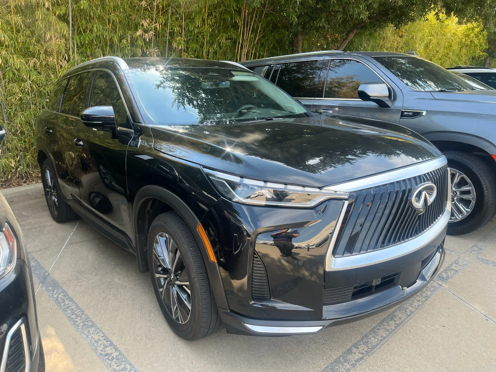 Certified Used 2027 Mineral Black INFINITI LUXE image 2
