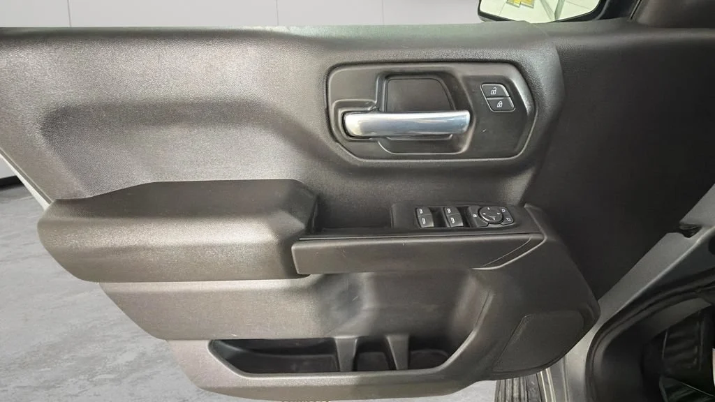 Used 2023 STERLING GRAY METALLIC Chevrolet Custom image 19