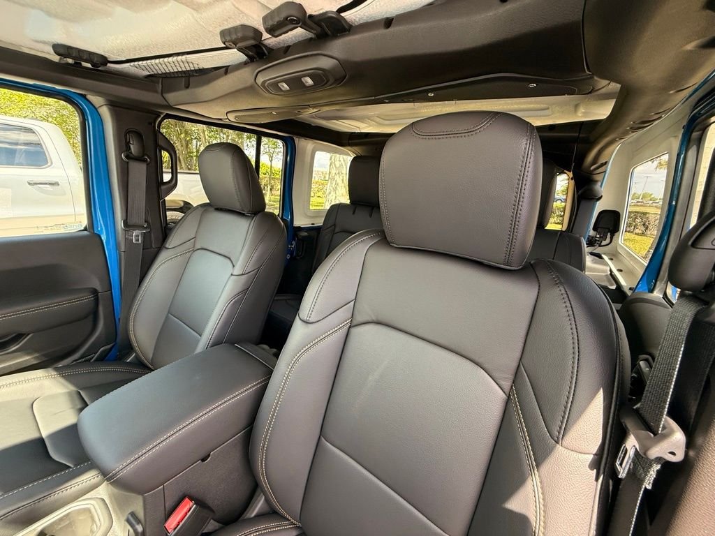 2025 Jeep Wrangler 4-Door Sahara - Photo 24