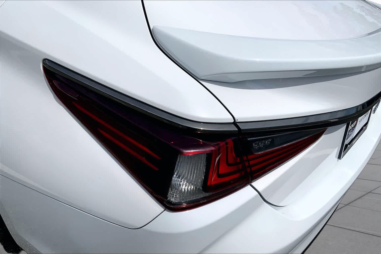 Used 2023 Ultra White Lexus F SPORT Handling image 28