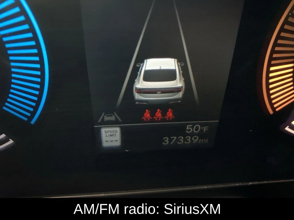 Used 2025 Silver Hyundai SEL image 4