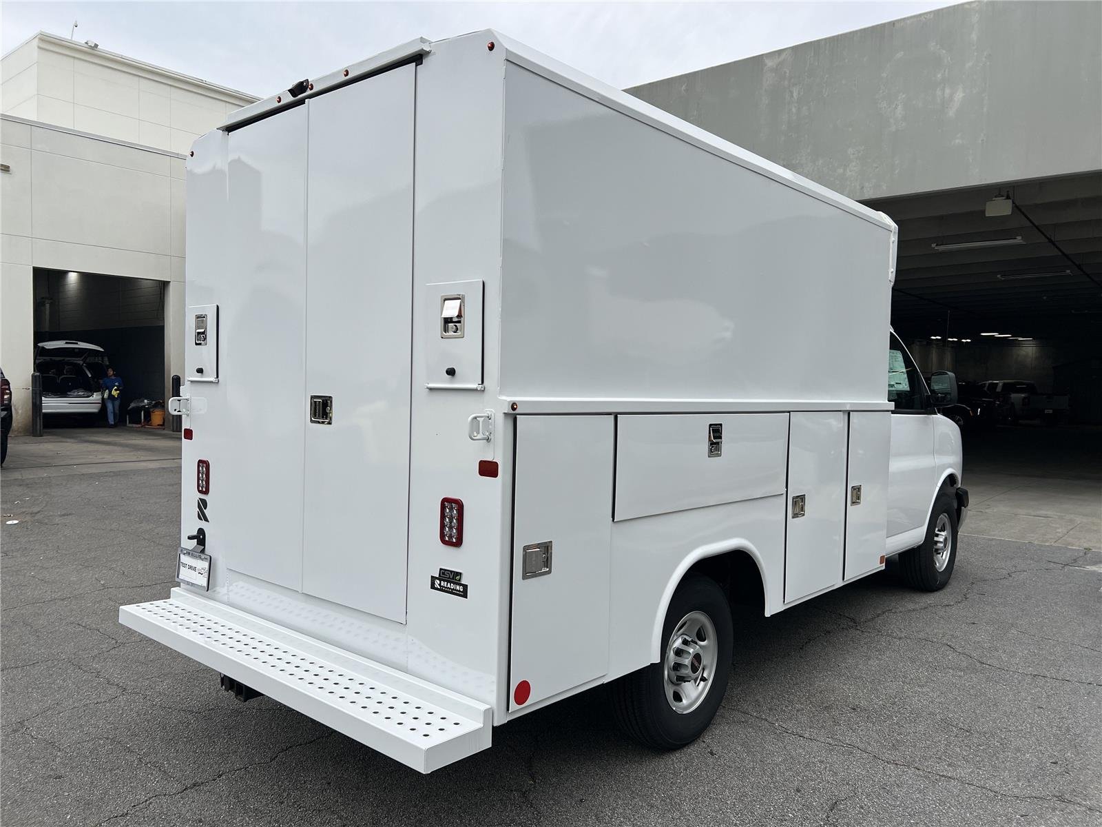 New 2025 Summit White GMC 1WT image 7