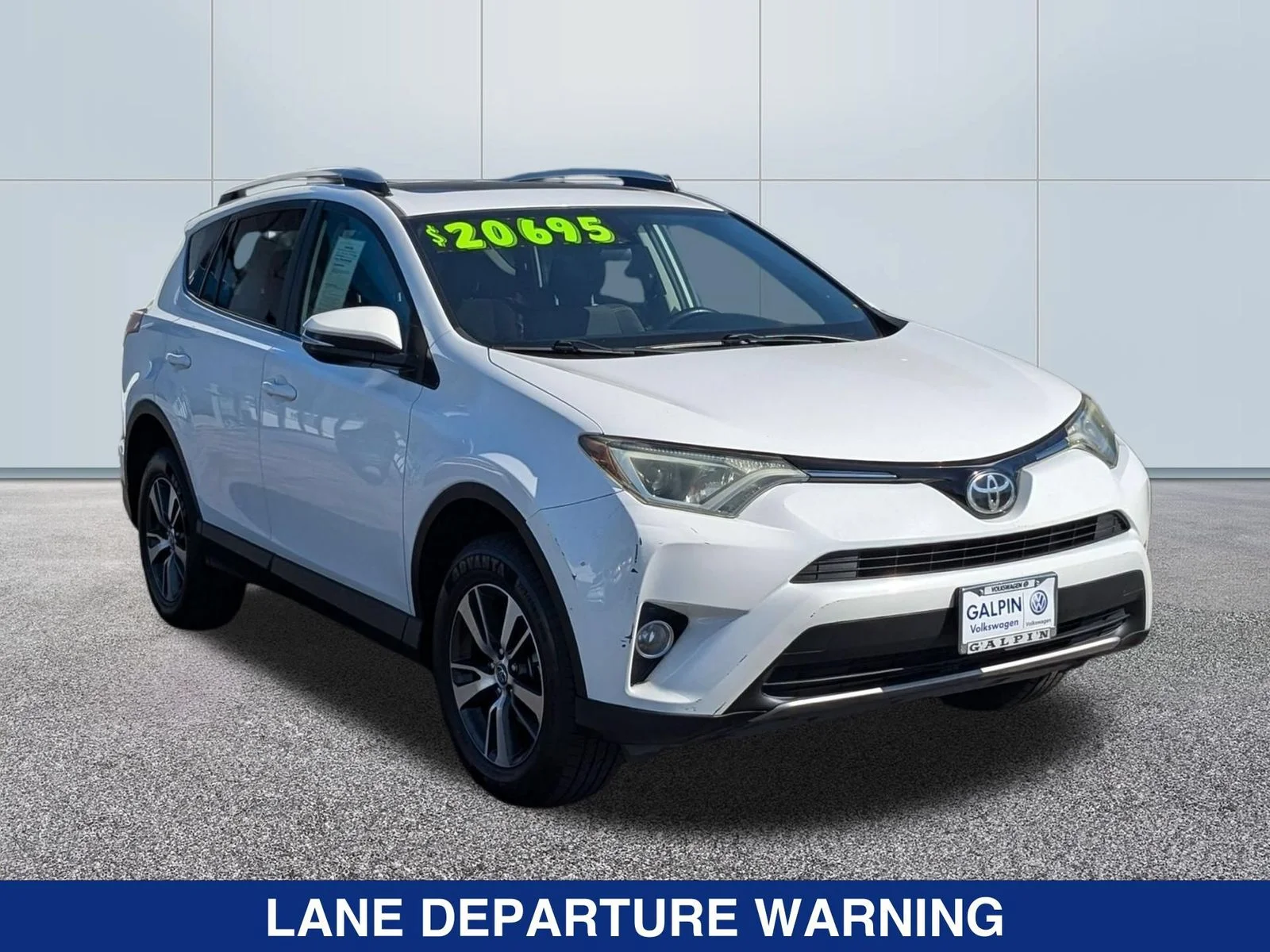 Used 2017  Toyota XLE image 7