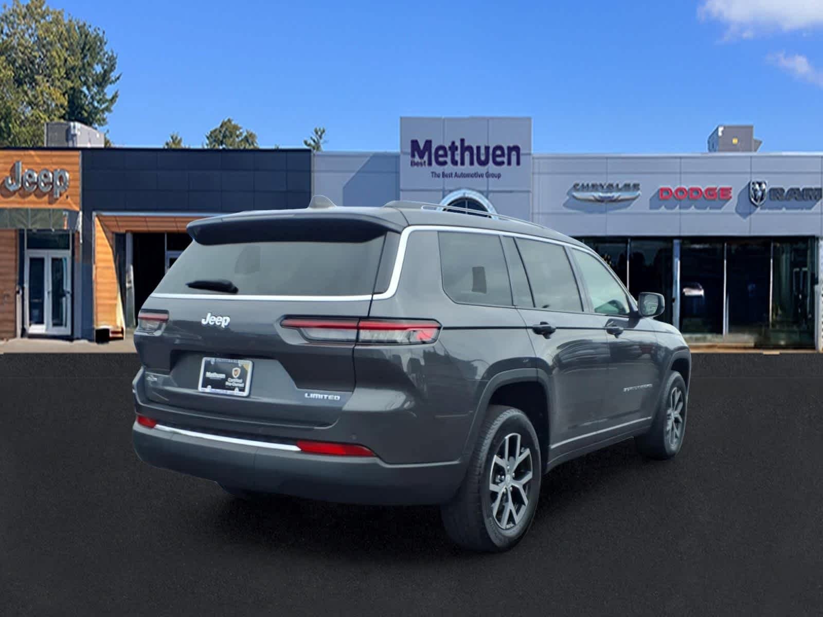 Used 2023 Baltic Gray Metallic Clearcoat Jeep Limited image 3