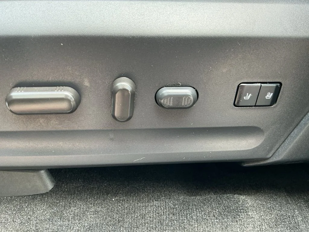 Used 2017 Black Ford Platinum image 20