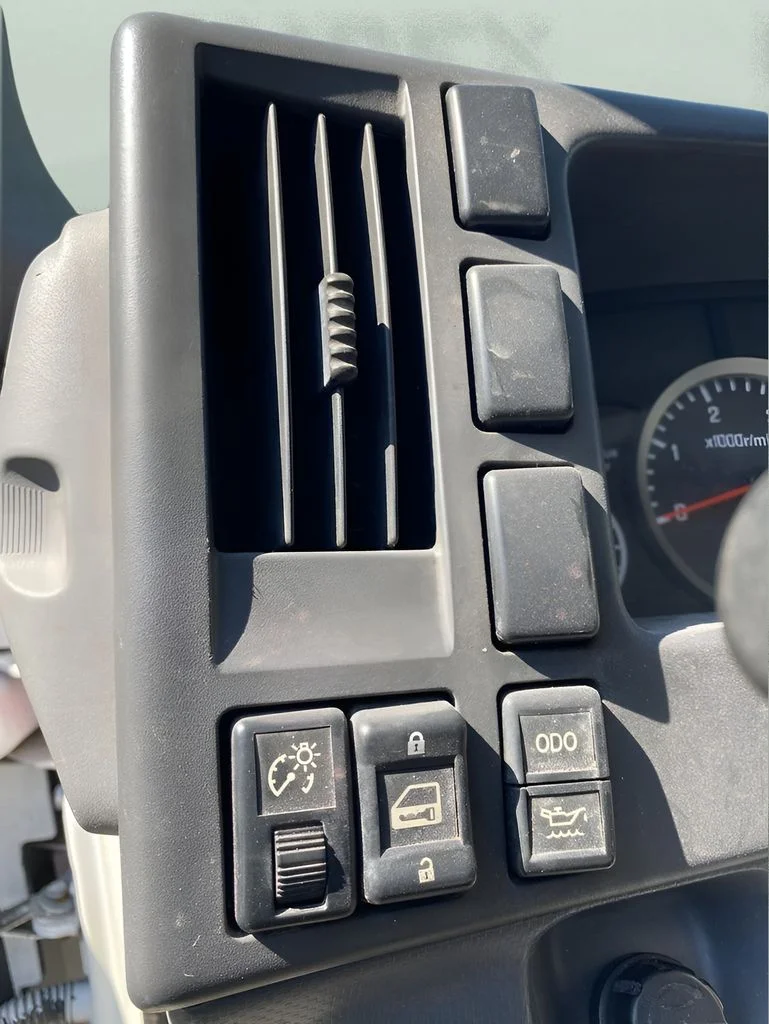 Used 2011  Isuzu NPR HD DSL REG image 13
