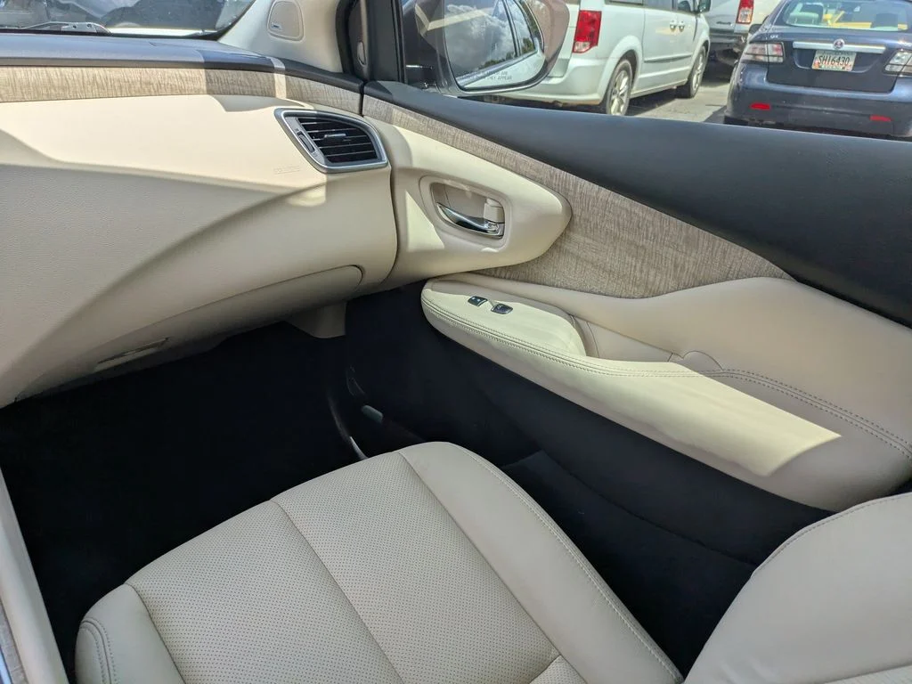 Used 2024 White Nissan SL image 19