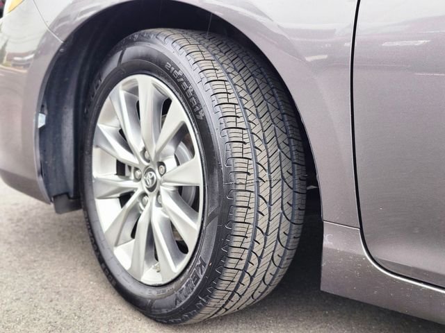 Used 2015 Gray Toyota XLE image 33